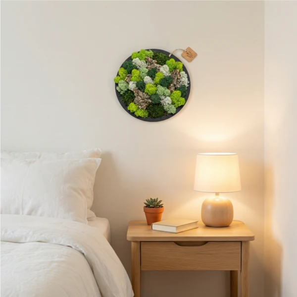 Quadro tondo nero di muschio e licheni